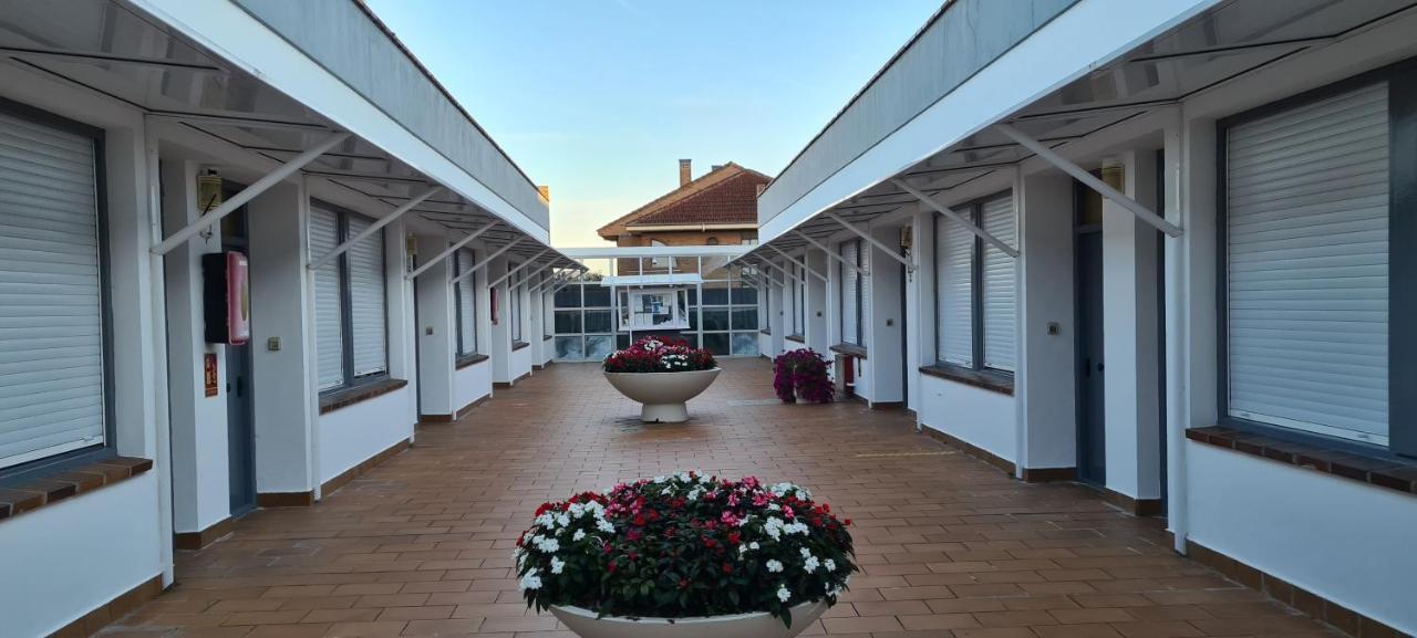 Apartamentos Elena Ларедо Экстерьер фото